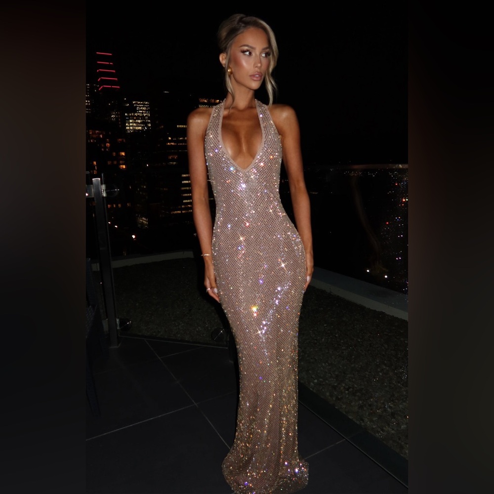 Elegant Backless Sequin Dress in Gold